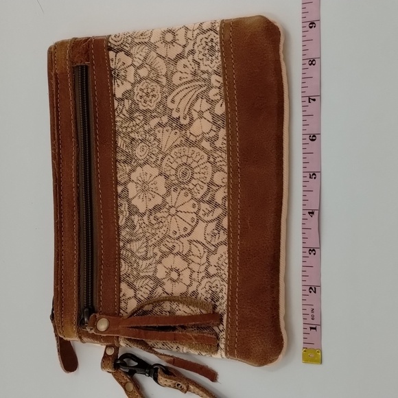 Myra Bag peach and brown large wristlet canvas/leather printed inside 9"x 7" - Picture 6 of 13